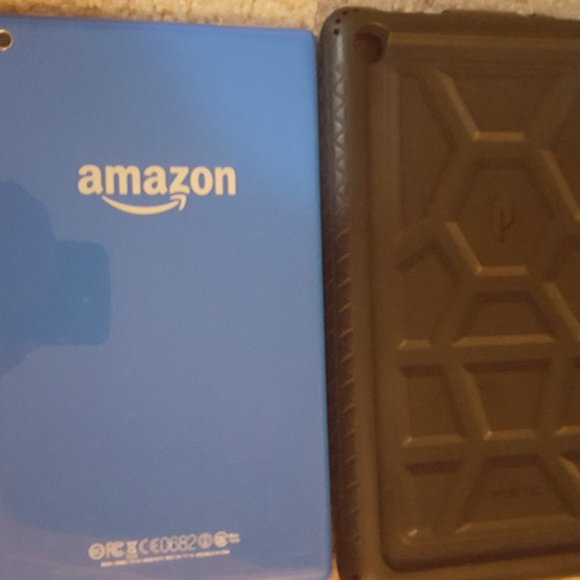 Amazon Kindle Fire in blue, HD-8 in excellent condition - Picture 1 of 2